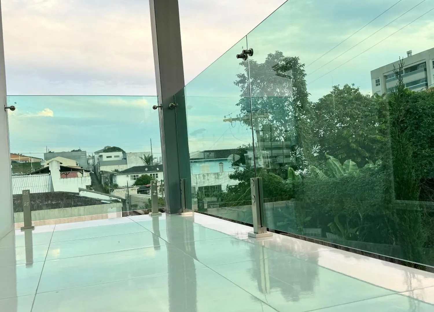 Quarto em Acomodações Particulares Quarto Confortavel Com Tv, Ar E Sacada Vista Jardim Florianópolis