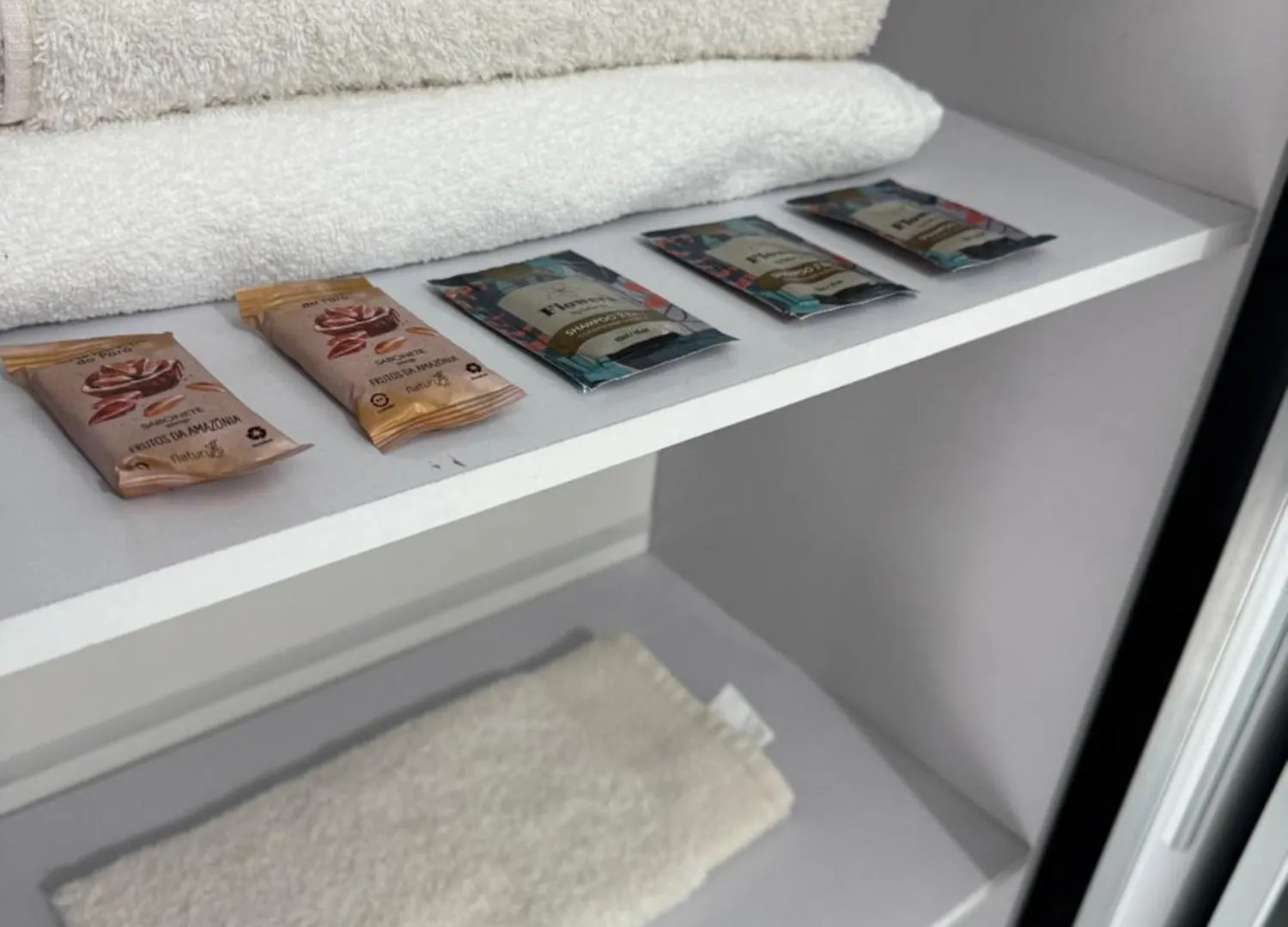 Quarto Confortavel Com Tv, Ar E Sacada Vista Jardim Florianópolis